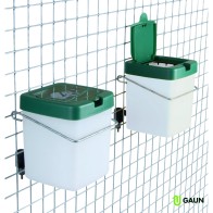 Suction Cup Water Feeder 0.5 Lts. Gaun